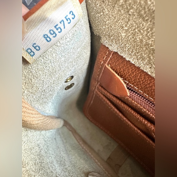 Dooney & Bourke Vintage Crossbody Bag in Ivory and British Tan Classic - Picture 11 of 17